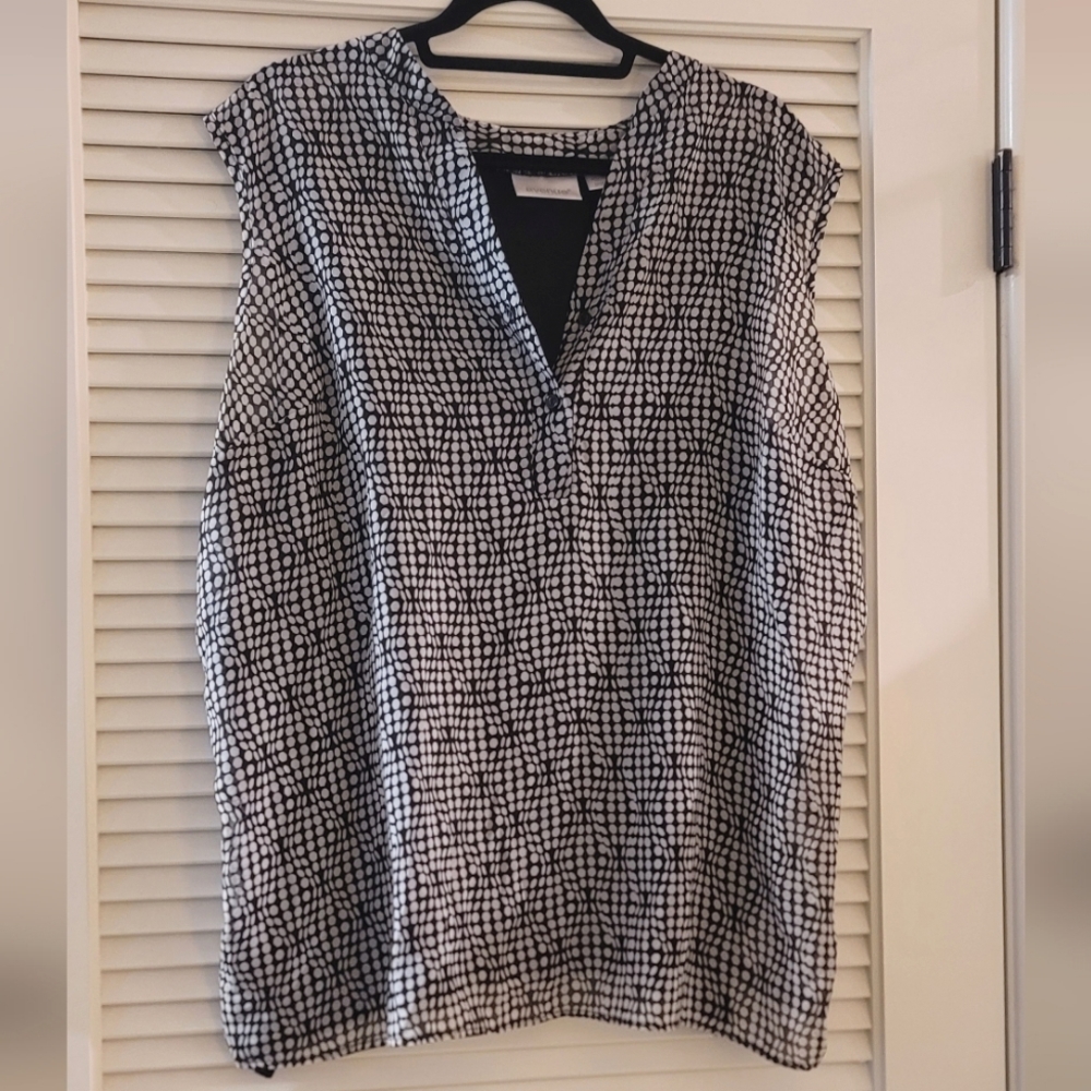 Avenue - (Plus-Size) Black & White Patterned Lightweight Sleeveless Top